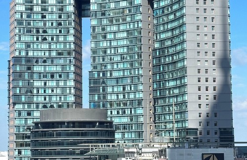 Kuala Lumpur City Centre Apartment | KlCC Sksuites with Private Balcony and Terrace