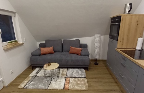 Laudenbach Apartment | Kleine Gemütliche Dachgeschosswohnung Bino