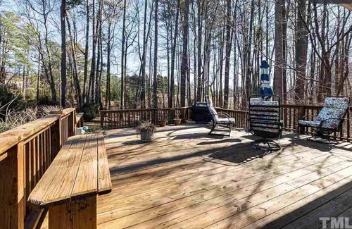 Apex House | Knight Play Golf home with Jetted tub on 1.2 acre lot in Apex