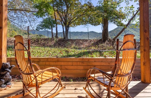 Robbinsville Cabin | *Knot Too Shabby* Cozy mountain view cabin close to lake and hiking