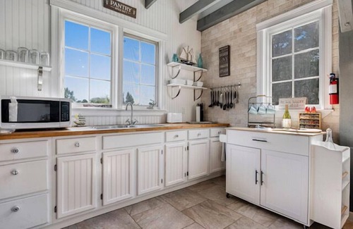 Mahone Bay House | Knotting Hill - A Hidden Gem Retreat in Mahone Bay