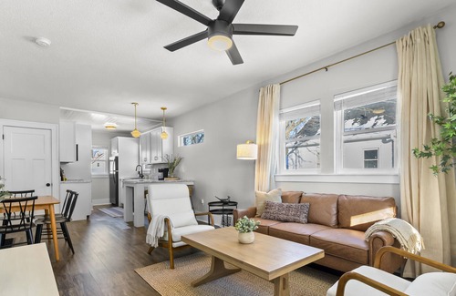 Cedar Rapids House | Koko’s Cottage! Beautiful home near downtown CR!