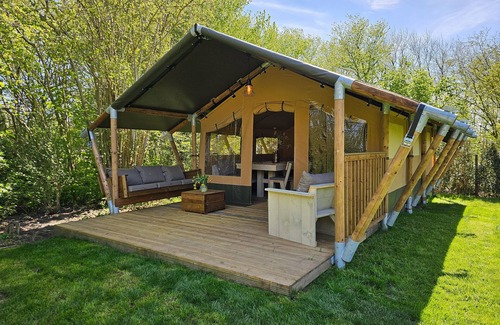 Aagtekerke RV Rental | Komfortables Safarizelt, in der Nähe von Domburg, Strand und Wald