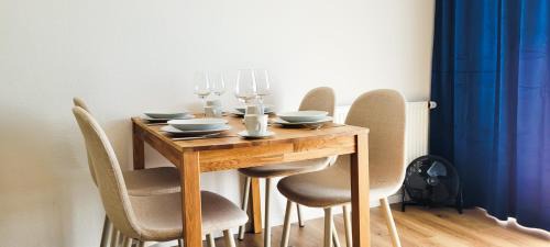 Suhl Apartment | KOMM - Panoramablick - Balkon - Küche - Parkplatz