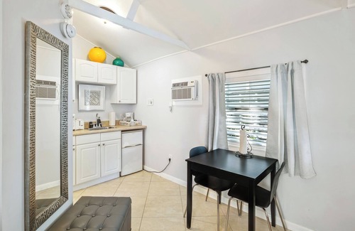 Uptown - Upper Duval House | Kona Kai Oasis