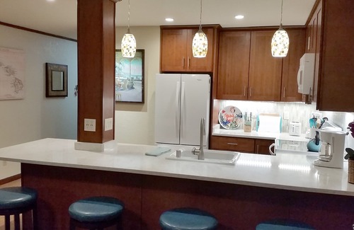 Historic Kailua Village Condo | Kona Reef B34/20% Discount for 2026/Beachfront/Top Floor/Air Con/WiFi