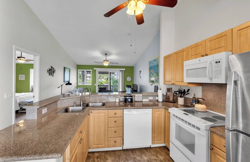 Kailua-Kona Condo | Kona Sea Ridge#Y22: Beautiful Top Floor unit with Ocean Views in Gated area