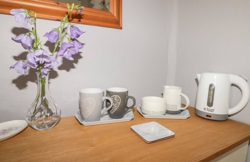 Brecon Cottage | KOOKY COTTAGE, pet friendly, with open fire in Brecon