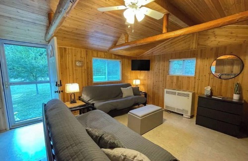 Hillman Cabin | Kozy Kabin in the woods near trails & lakes!