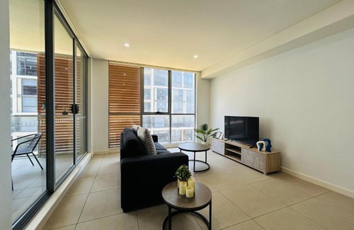 Mascot Apartment | KozyGuru Mascot 2-Bed close to train