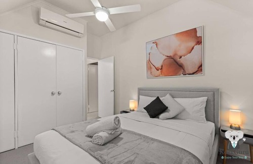 Spring Hill House | KozyGuru | Spring Hill | 2 Bed 2.5 Bath