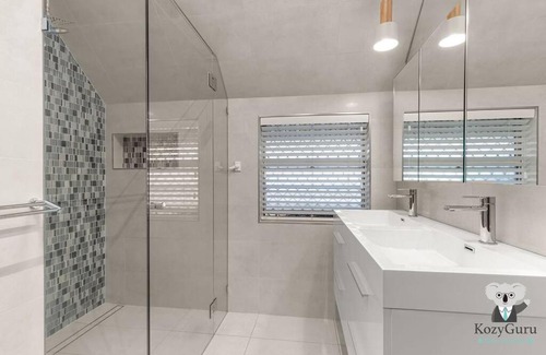 Spring Hill House | KozyGuru | Spring Hill | 2 Bed 2.5 Bath
