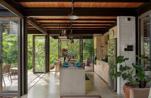 Kaduwela House | Kozy’s Canvas - Home stay and studio facing a lake in the heart of the city