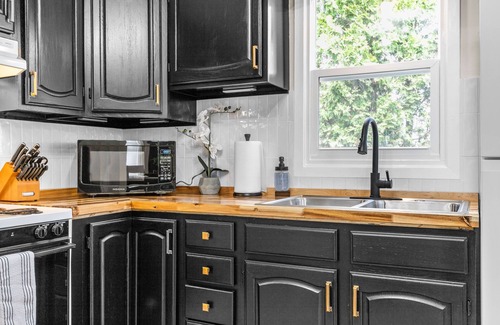 Appleton House | KRAZY KRUEGER Abode - 2 Bedroom Downtown Appleton