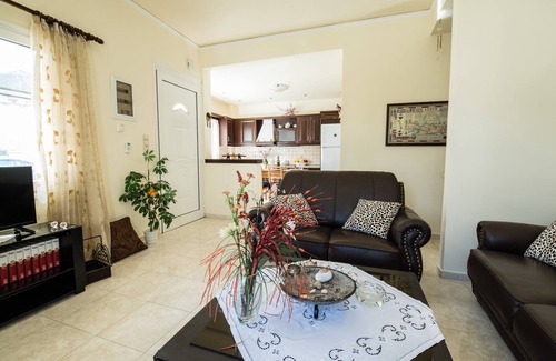 Faistos House | Kreta House - A Cretan House Located in the Main Square of Pompia Village