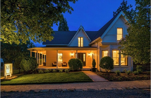 Jacksonville House | Kubli Haus - Suite #3 ~ Luxury, Style & Location, 1 block to Britt