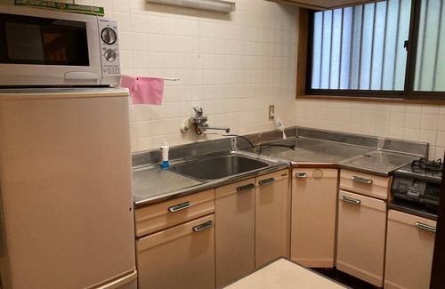 Handeki Onsen House | Kusatsu Onsen hot spring bath with free-flowing hot-spring water! 5 minutes by car to Yubatake! Stay in the spacious living room! Indoor barbecue available! All the movies you can watch on TV! High-speed Wi-Fi available! Large number of people possible