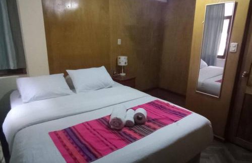 Cusco Historic Center Apartment | Kusi Uyacha Casa hospedaje Habitación 2-A cama matrimonial con baño compartido