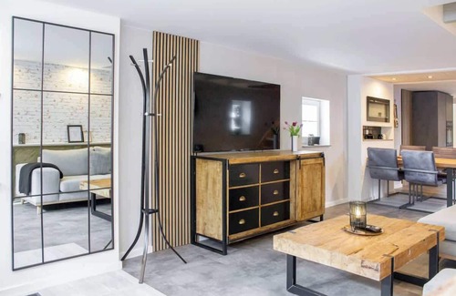 Luegde House | Lüttjet Huus Summary: