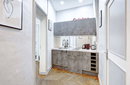 Faubourg-du-Roule Apartment | L'Élégance Parisienne au Cœur des Champs-Élysées