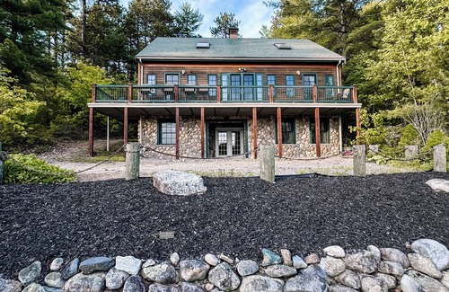 Pine River Pond House | ☀️L A K A T I O N⚓️WATERFRONT- TRAILS- KAYAKS-PADDLEBOARDS-DOCK-🐟LAKES REGION NH ⛰️