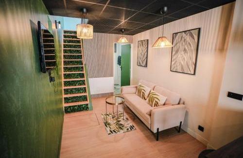 Pont-du-Chateau House | L'Amazone - Jungle Room avec Jacuzzi