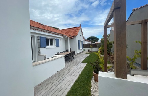 L'Epine House | L'Amorel family home