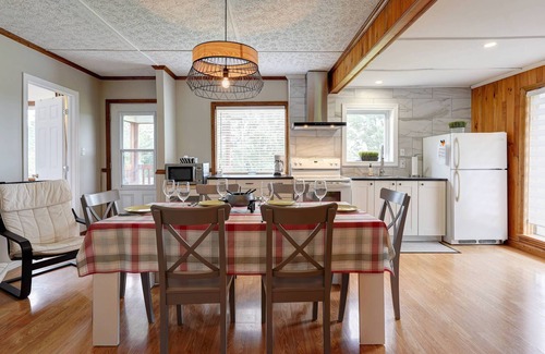 Sainte-Cecile-de-Whitton Ski Chalet | L'Amphora ♥ Lake Access + SPA ✸ Kayak & Sups ✦ Fire Pit