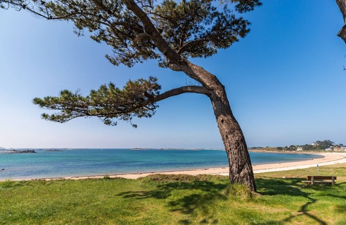 Trebeurden Apartment | L’Armorique - Studio Cosy, Parking Privé