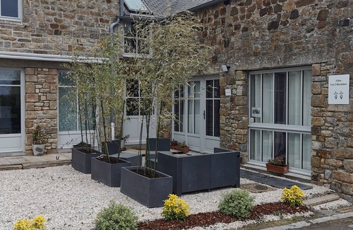 Mont-Dol Cottage | L'atelier-Gîte-Apartment-Ensuite with Bath