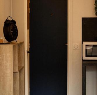 Albertville Apartment | L'Atelier Shelby - Parking & balcon