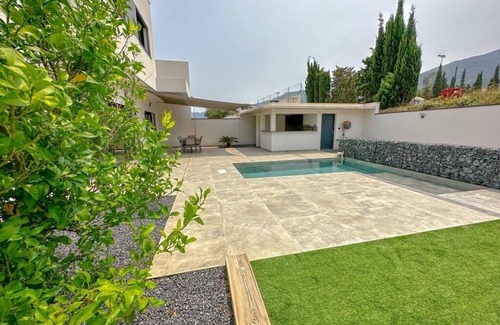 Laroque-des-Alberes House | L'Attrape Rêves - Four Bedroom House, Sleeps 10