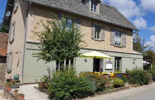 Teissieres-les-Boulies Hotel | L'Auberge de Teissières