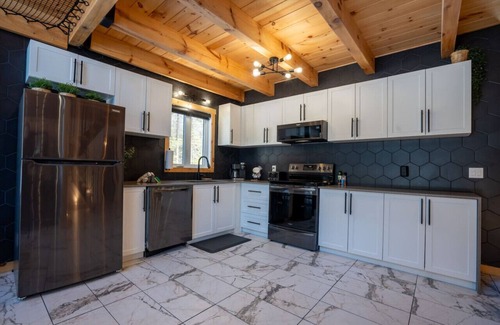 Matawinie Regional County Municipality Apartment | L`Aventurière | River & Kayaks | Hot Tub | Sauna