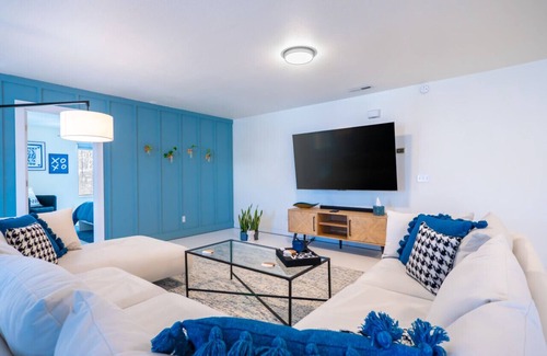 Lawrence Apartment | [L] Blue Hues KU/Mass Loft