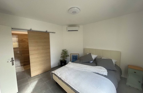 Malemort-du-Comtat Bed & Breakfast | L'esquirou house type 2