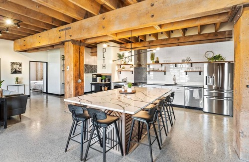 Downtown - Waterfront Condo | L'Etoile du Nord | The Brix | Pool in Canal Park!