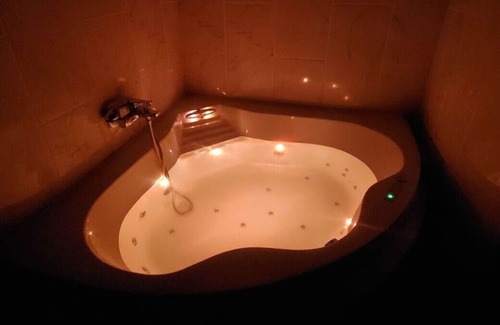 Macon Apartment | L'IDYLLE - Studio Cocooning avec Jacuzzi