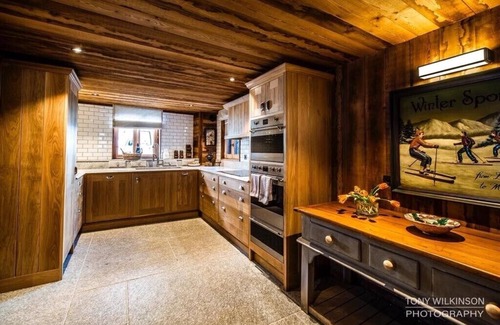 Le Cret Apartment | L'Illaz - Luxury 4-bedroom apartment with log fire in the centre of Val d'Isere