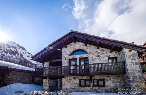 Le Cret Apartment | L'Illaz - Luxury 4-bedroom apartment with log fire in the centre of Val d'Isere