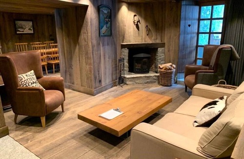 Le Cret Apartment | L'Illaz - Luxury 4-bedroom apartment with log fire in the centre of Val d'Isere