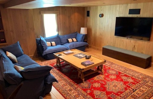 Le Cret Apartment | L'Illaz - Luxury 4-bedroom apartment with log fire in the centre of Val d'Isere
