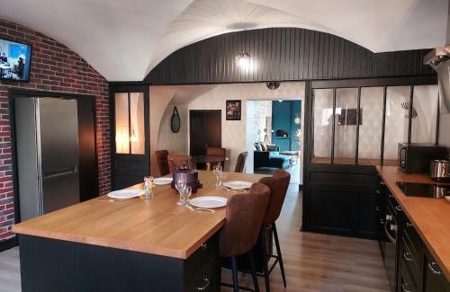 Montaigu Apartment | L'INATTENDU Vue imprenable,clim,parking avec borne de recharge, ménage inclus