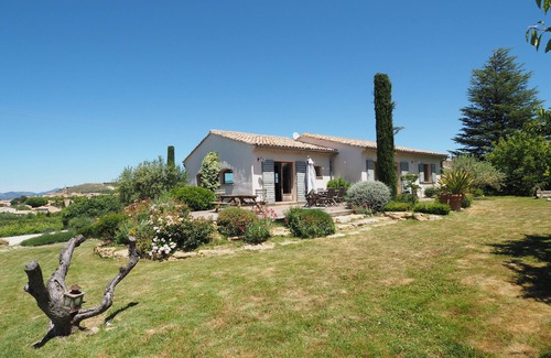 Malemort-du-Comtat Villa | L'Instant Provence" villa in the countryside with breathtaking views and private pool
