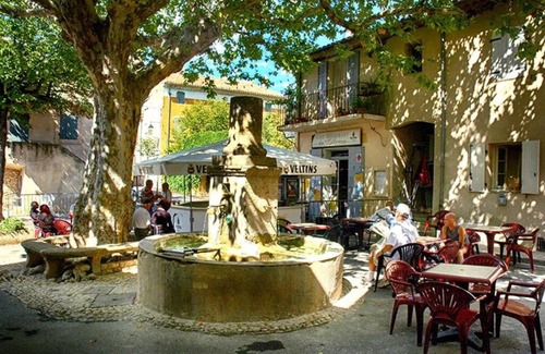Peypin-d'Aigues Villa | L'intemporelle : bastide au pied du Luberon