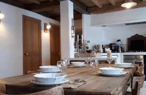 Peypin-d'Aigues Villa | L'intemporelle : bastide au pied du Luberon