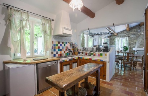 L'Isle-sur-la-Sorgue Villa | L'Isle sur la Sorgue: villa with swimming pool, in the middle of apple orchards