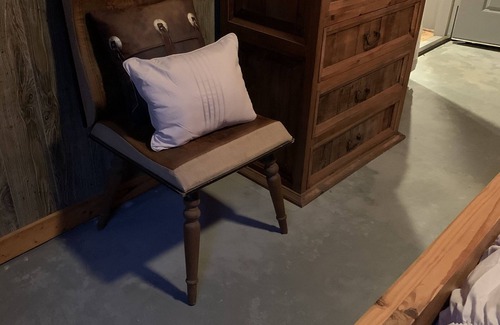 Oneida Cabin | L & L STABLES with Living Quarters