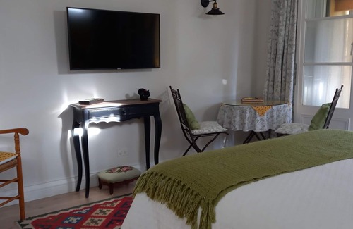 Nelson Bay Bed & Breakfast | L'Olivette B&B Olive RoomnFor 2 Adults OnlynUnsuitable for Children.