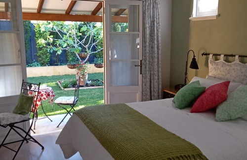 Nelson Bay Bed & Breakfast | L'Olivette B&B Olive RoomnFor 2 Adults OnlynUnsuitable for Children.
